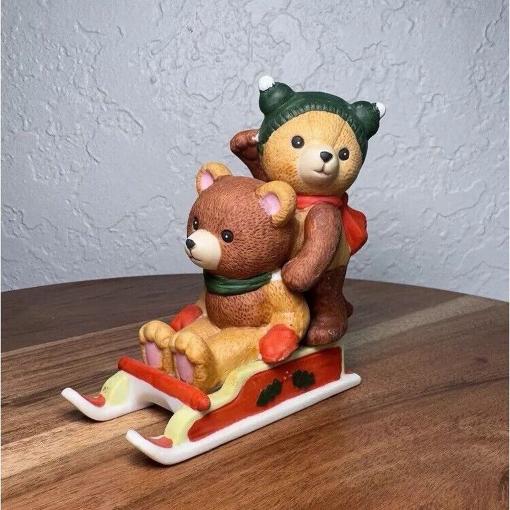Vintage 1984‎ Party Bears Wallace Berries and Co Applause Ceramic Sledding 4"